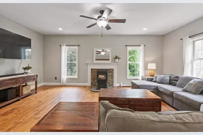 365 Benjamin St, Winchendon, MA 01475 - Photo 14