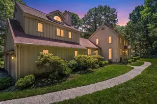 4 Meservey Ln, Lynnfield, MA 01940 - Photo 2