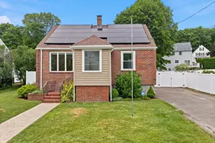 32 North Mountain, Melrose, MA 02176 - Photo 2