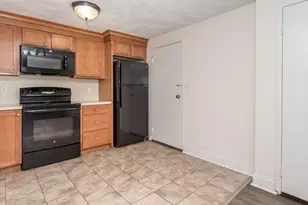 1105 Lexington St, Waltham, MA 02452 - Photo 4