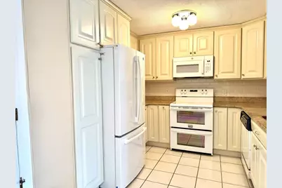 395 Revere Beach Pkwy #4A, Revere, MA 02151 - Photo 2