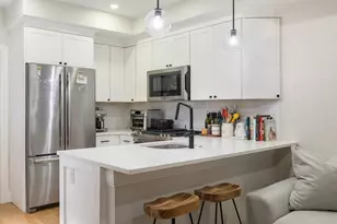 5 Garden Ct, Boston, MA 02113 - Photo 4
