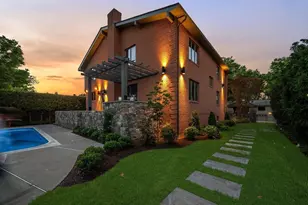 14 Maxcy Dr, Providence, RI 02906 - Photo 2