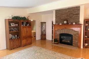 303 Blueberry Cir, Middleborough, MA 02346 - Photo 6