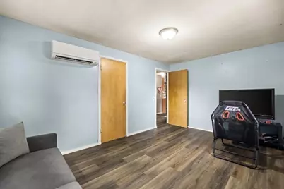266 W Main St, Dudley, MA 01571 - Photo 10