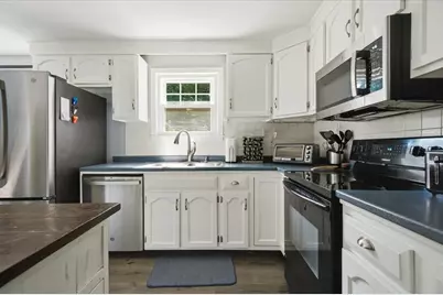 10 Buttonwood Rd, Amesbury, MA 01913 - Photo 8