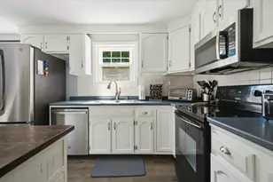 10 Buttonwood Rd, Amesbury, MA 01913 - Photo 8