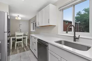 208 Bishop Dr, Framingham, MA 01702 - Photo 4