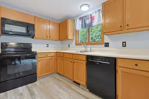 99 Wren St, Taunton, MA 02718 - Photo 12