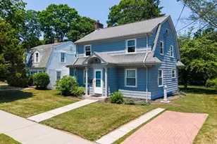 564 Montgomery St, Fall River, MA 02720 - Photo 2
