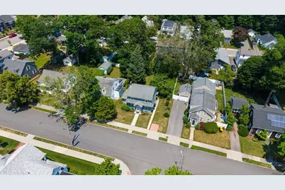 564 Montgomery St, Fall River, MA 02720 - Photo 8