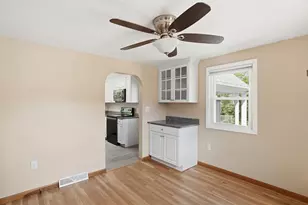 31 Carlisle St, Chelmsford, MA 01824 - Photo 26