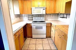 200 Maple St, Boston, MA 02132 - Photo 6