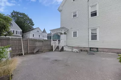 304 Summer St, New Bedford, MA 02740 - Photo 4