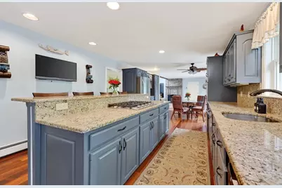 32 Country Club Cir, Pembroke, MA 02359 - Photo 8
