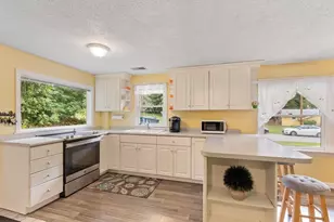17 Parlee Rd, Chelmsford, MA 01824 - Photo 2