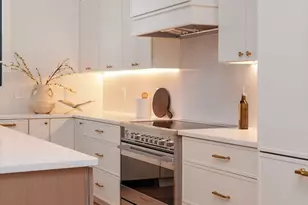712 Watertown St, Newton, MA 02460 - Photo 6