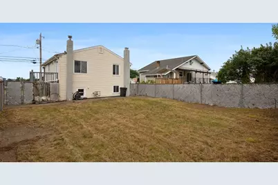 105 Oakwood Ave, Revere, MA 02151 - Photo 26