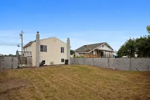 105 Oakwood Ave, Revere, MA 02151 - Photo 26