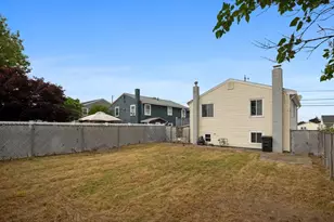 105 Oakwood Ave, Revere, MA 02151 - Photo 28