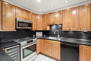 1011 Beacon St, Brookline, MA 02446 - Photo 12