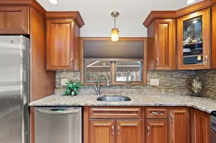 75 Andrews St, Medford, MA 02155 - Photo 6