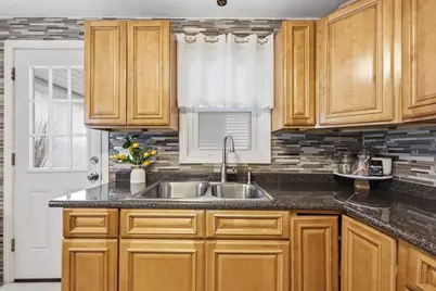 63 Fordham St, Springfield, MA 01104 - Photo 12
