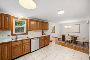 32 Westwood St, Burlington, MA 01803 - Photo 10
