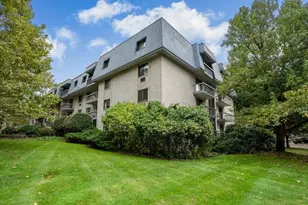 85 Commons Dr, Shrewsbury, MA 01545 - Photo 2