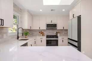 29 Rockway Rd, Peabody, MA 01960 - Photo 2