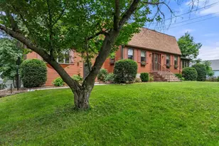 7 Edgeworth St, Billerica, MA 01821 - Photo 2