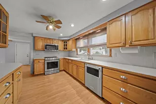 35 Lackey St, Haverhill, MA 01830 - Photo 4