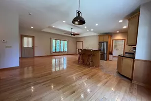 20 Gaspee St, Chicopee, MA 01013 - Photo 10
