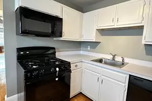 96 Cypress St, Watertown, MA 02472 - Photo 4