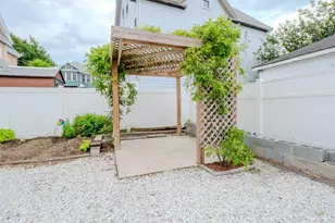 81 Cross St, Malden, MA 02148 - Photo 4