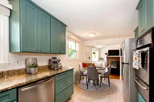 18 Oakwood Dr, Randolph, MA 02368 - Photo 10