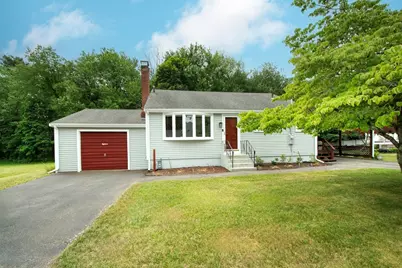 18 Oakwood Dr, Randolph, MA 02368 - Photo 2