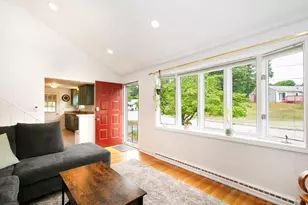 18 Oakwood Dr, Randolph, MA 02368 - Photo 4