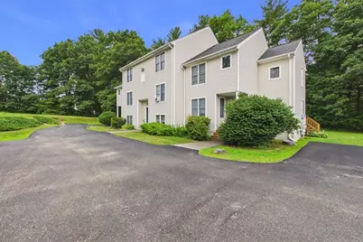 8 Meadowbrook Ct #8, Oxford, MA 01540 - Photo 2