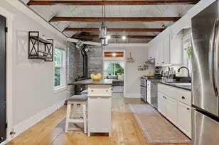 21 Lincoln St, Medway, MA 02053 - Photo 8