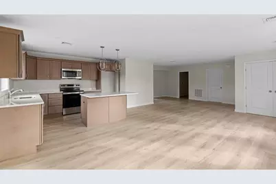 393 Court St #6, Plymouth, MA 02360 - Photo 8