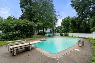 10 Locust St, Burlington, MA 01803 - Photo 4