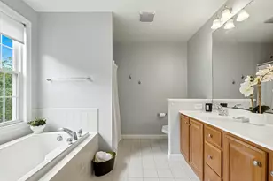 46 Tulip Cir, Grafton, MA 01560 - Photo 22