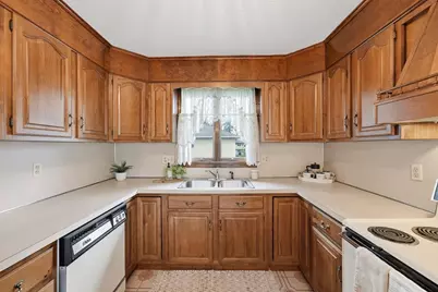 10 Bramucci Street, Ludlow, MA 01056 - Photo 12