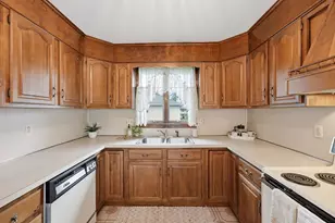 10 Bramucci St, Ludlow, MA 01056 - Photo 12