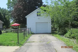 183 Compos St, Somerset, MA 02726 - Photo 4