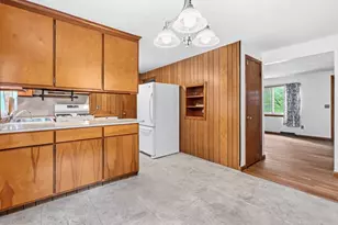44 Deerfield Dr, Northampton, MA 01062 - Photo 6