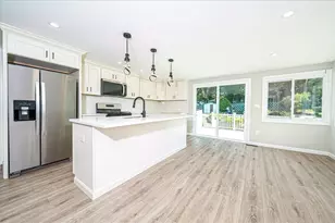 23 Taunton St, Bellingham, MA 02019 - Photo 2