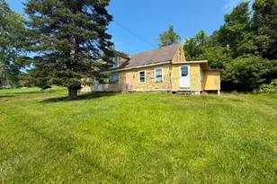 842 Church St, North Adams, MA 01247 - Photo 2