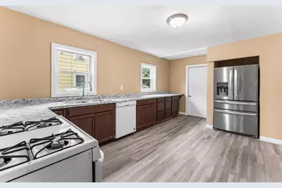 2 Hacker Ct, Worcester, MA 01603 - Photo 4